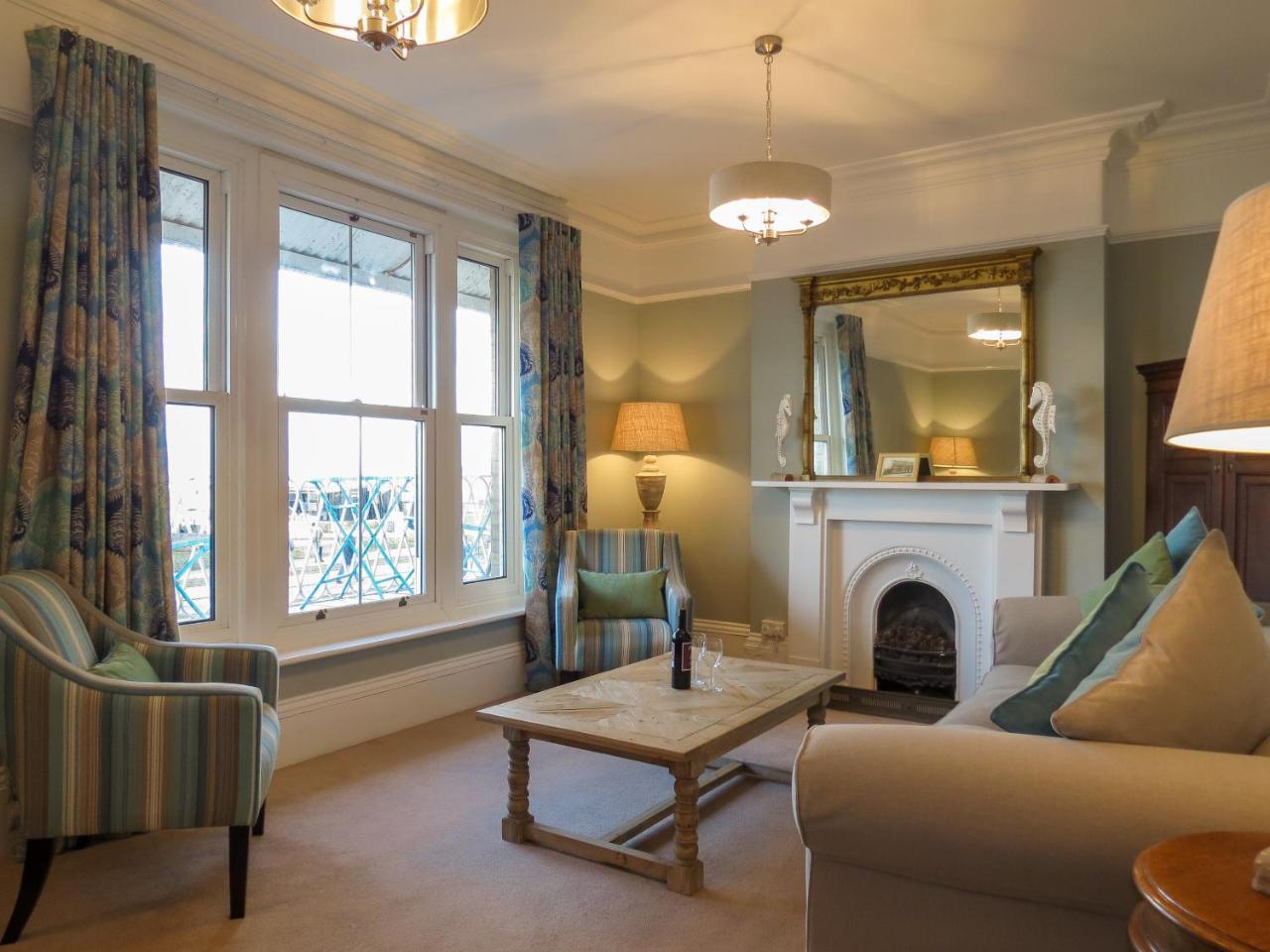 14 Market Cross Place - Beachfront Location With Lovely Sea Views - Aldeburgh Coastal Cottages Bagian luar foto